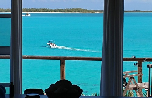 George Town Maison | Maison Xanadu. En vedette sur la vie de Bahama sur HGTV. Un refuge des Caraïbes captivant.