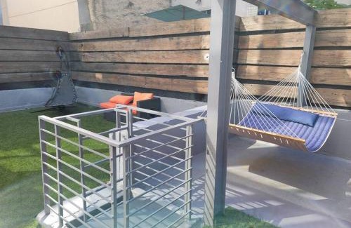 North Philadelphia East Appartement | XL Two Story Luxury Unit with FREE Street Parking!