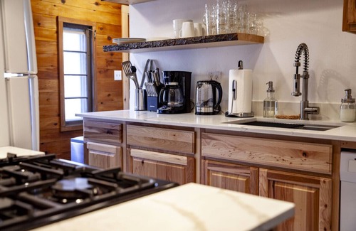 Keene Appartement | Xplorer I - Keene | Modernized Private Apartment in Town | Centrally Located to Major Trailheads