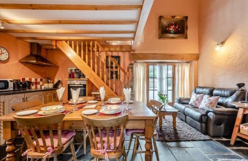 Llanybydder Maison | Y Cartws