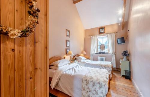 Llanybydder Maison | Y Cartws