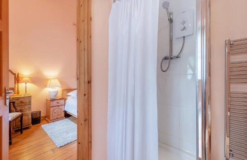 Llanybydder Maison | Y Cartws
