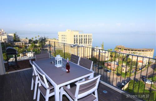 Tiberias Old City Appartement | YalaRent La Mera- Suits Hotel with Sea of Galilee views