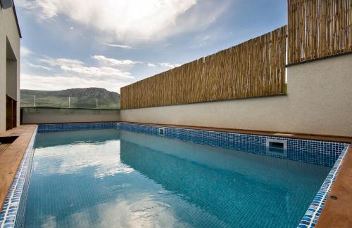 Migdal Appartement | Yalarent Magdala Apartments with Private Pool or Jacuzzi
