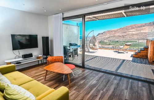 Migdal Appartement | Yalarent Magdala Apartments with Private Pool or Jacuzzi
