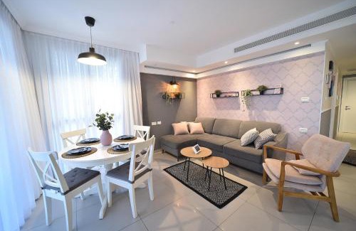 Tiberias Old City Appartement | YalaRent Migdalor Boutique Apartments with Sea Views Tiberias
