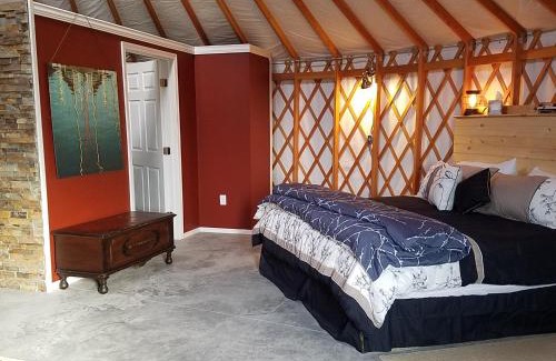 Town of Varick Lit Et Petit-Déjeuner | Yale Manor B&B & Yurt Glamping
