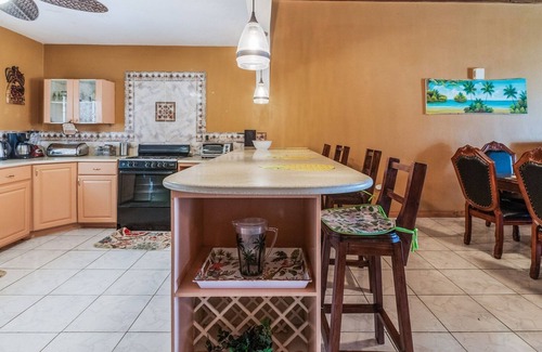 Albion Villa | YanceyLargo- 4BR Villa Jacuzzi & Mountain Views by RedAwning