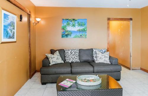 Albion Villa | YanceyLargoEstate 2BR Villa with Mountain Views