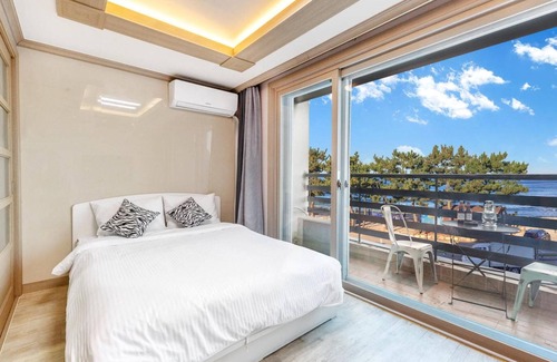 Sokcho Maison | Yangyang Haettuneonchangmoon Pension