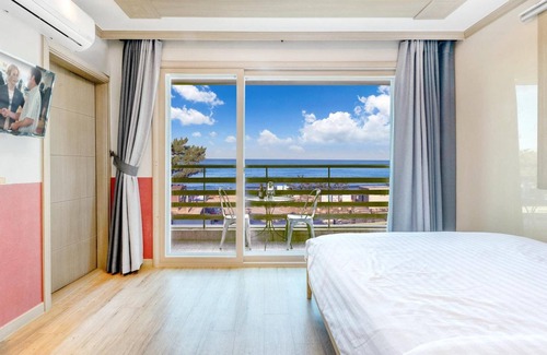 Sokcho Maison | Yangyang Haettuneonchangmoon Pension