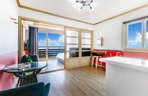 Sokcho Maison | Yangyang Haettuneonchangmoon Pension