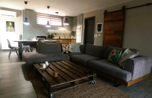 Drama Appartement | Yannis' Apartment