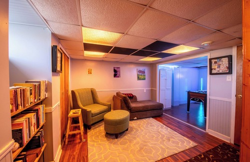 Primos Secane Maison | Yard, Deck, Game Room, Library & Pet Friendly! - 3 bedrooms available
