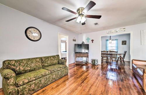 Temple Maison | Yard with BBQ Pit Getaway Near Dtwn Temple!