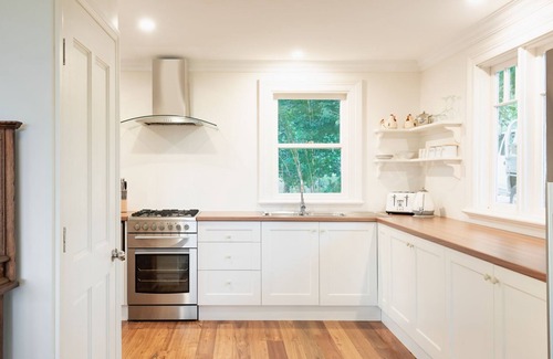 Jaspers Brush Maison | Yarrawong Farm, near Berry