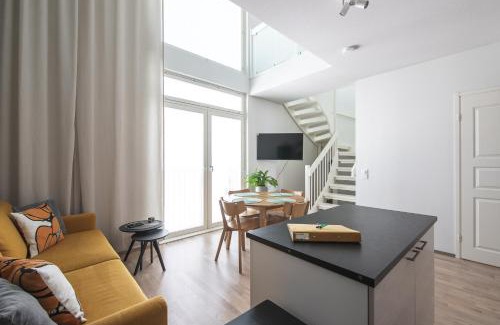Downtown Kuopio Appartement | Ydinkeskustassa saunallinen huoneisto kahdessa tasossa