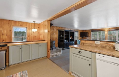 Windham Cabine | Year-round 3-bedroom WATERFRONT Windham cabin with WiFi