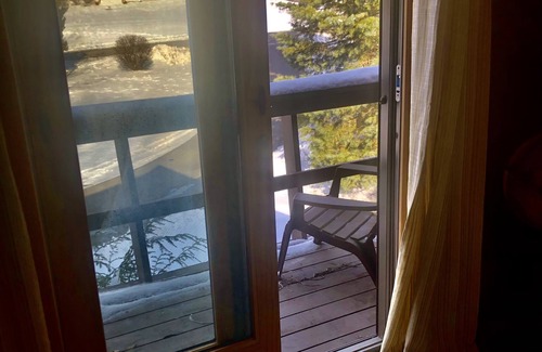 Tully Maison | Year Round Lake/Ski Home on Crooked Lake