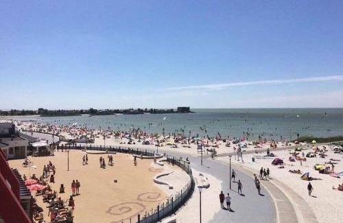 Makkum Appartement | Yellow Bliss Apartment Makkum Beach