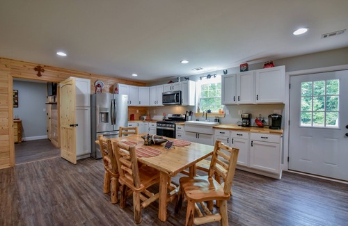 Goodsprings Cabine | Yellow Creek Cabin- A Country Getaway