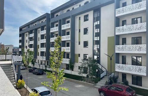 Nord-Est Appartement | Yellow Dawn Modern Flat in Quiet Area with Garage Parking and Self Check-In
