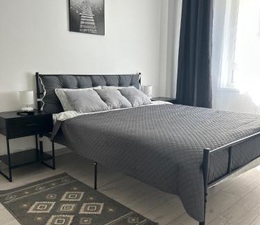 Nord-Est Appartement | Yellow Dawn Modern Flat in Quiet Area with Garage Parking and Self Check-In