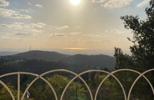 Shoresh Appartement | yellow equipment apartment with amazing view and great location