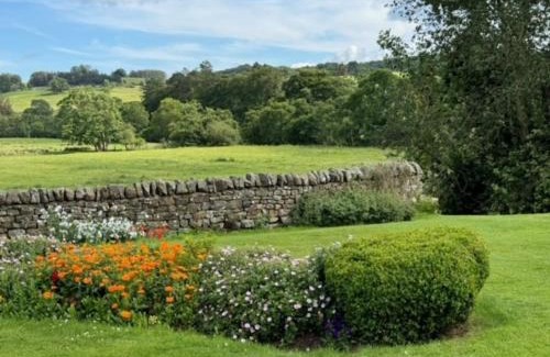 West Woodburn Maison | Yellow House