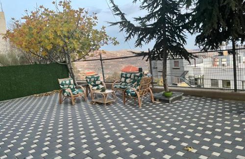 Majdal al-Shams Cabine | Yellow House Suite