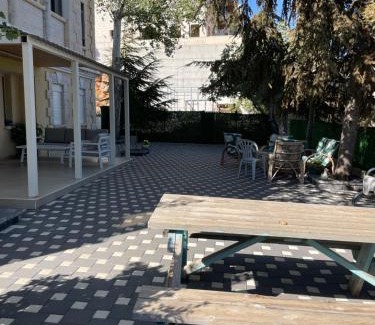 Majdal al-Shams Cabine | Yellow House Suite