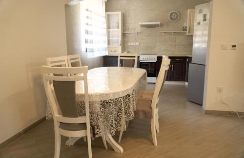 Podobovets Maison | Yellow House