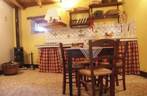 Francavilla di Sicilia Maison | Yellow house in Sicilian style