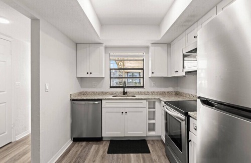Southern Shores Villa | Yellow Sunshine Oceanfront Townhouse, Private Balcony