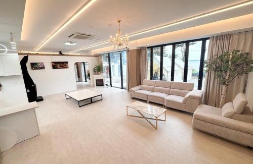 Eulwang-ri Maison | Yeongjongdo Masiran Bay Pension
