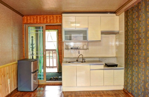 Yeongwol Maison | Yeongwol Riverside White House Pension