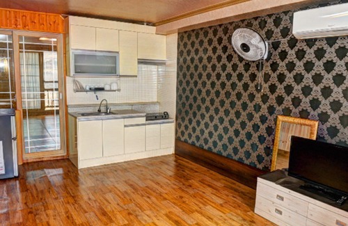 Yeongwol Maison | Yeongwol Riverside White House Pension