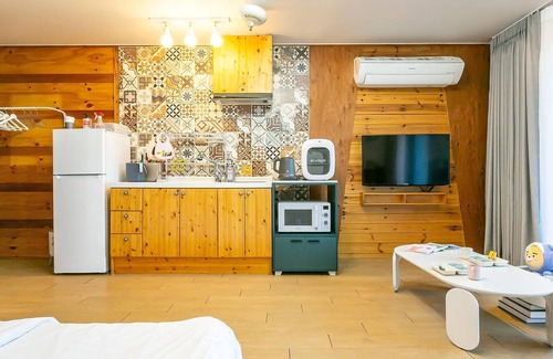 Dolsan-eup Maison | Yeosu Hi Mom Kids Family Pension Black