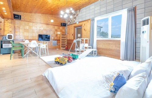 Dolsan-eup Maison | Yeosu Hi Mom Kids Family Pension Black