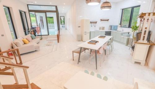 Dolsan-eup Maison | Yeosu Pyeongsari 85-7 Kids Pool Villa