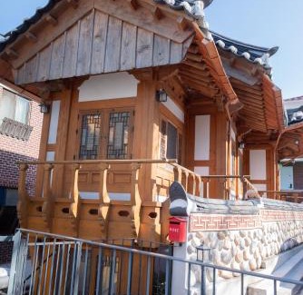 Paldal-gu Maison | Yeoyeoje - Hanok Accommodation with the atmosphere of Hwaseong Fortress Road in Suwon, a UNESCO World Heritage