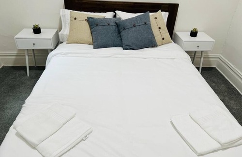 Bloomfield Maison | 💛 Yew Villa 💛 Cozy 2 BR Central Location