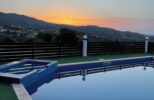 Vasa Koilaniou Maison | Yiannos House Pool and Spa (near the train station museum)