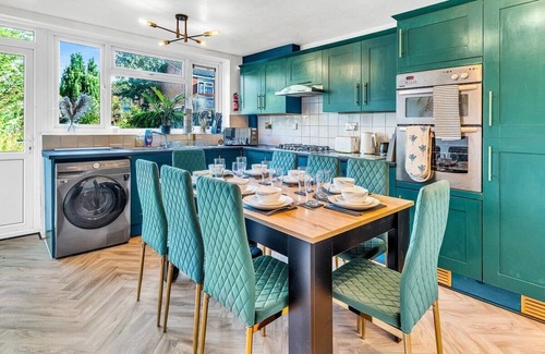 Bordesley Maison | YINMAE - Sleeps 10 BHAM City Centre | Work, Family & Groups