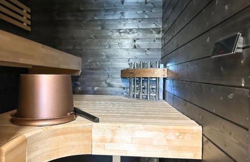Tahkovuori Maison | Yläkerran asunto parvekkeella ja saunalla