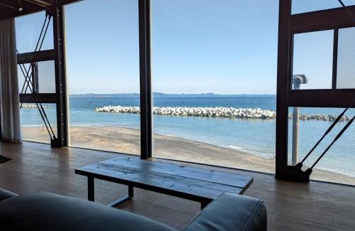 Yokosuka Maison | Yokosuka Sky Grey -横須賀のビーチフロントベース-