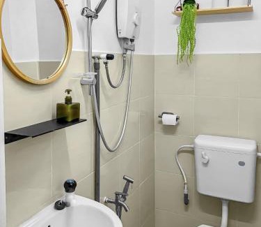 Yong Peng Maison | Yong Peng homestay 永平民宿- 3 Bedroom Shoplot converted BnB at level 1 &2, for business travellers, Street Parking, WIFI, 1 min to KFC & MCD