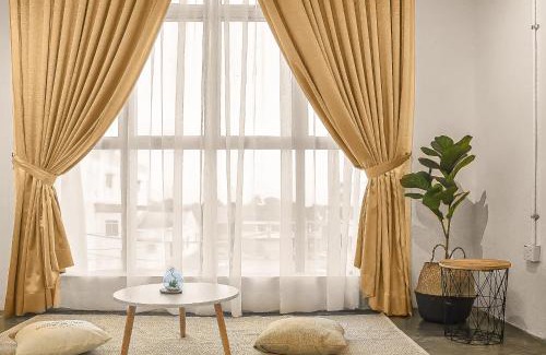 Yong Peng Maison | Yong Peng homestay 永平民宿- 3 Bedroom Shoplot converted BnB at level 1 &2, for business travellers, Street Parking, WIFI, 1 min to KFC & MCD