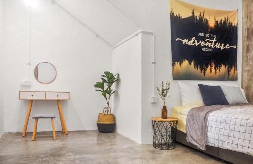 Yong Peng Maison | Yong Peng homestay 永平民宿- 3 Bedroom Shoplot converted BnB at level 1 &2, for business travellers, Street Parking, WIFI, 1 min to KFC & MCD