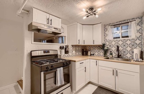 Congress Park Appartement | York by Modern Midstay 3 Blocks to Cheesman #SYB